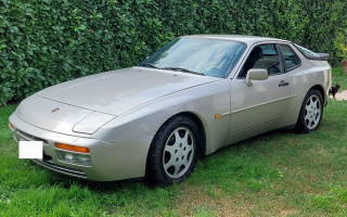 Porsche 944