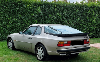 Porsche 944